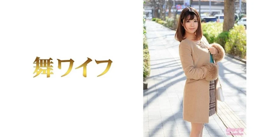姐夫干小姨子红唇大长腿骚女激情啪啪 退下黑丝跪沙发上翘起屁股 深喉口交活很不错 骑乘抽插揉捏奶头